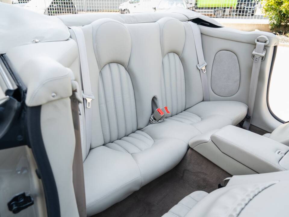 Image 80/91 de Jaguar XK8 4.0 (2000)