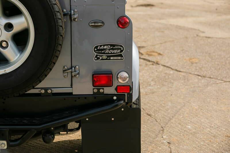 Image 40/50 of Land Rover Defender 90 "50th Anniversary" (1998)