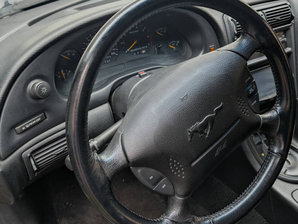 Bild 5/7 von Ford Mustang GT (1994)