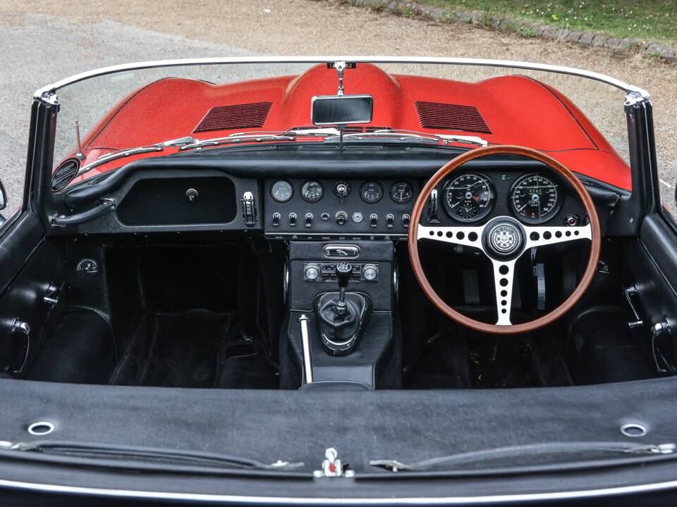 Image 4/41 de Jaguar E-Type 3.8 (1964)