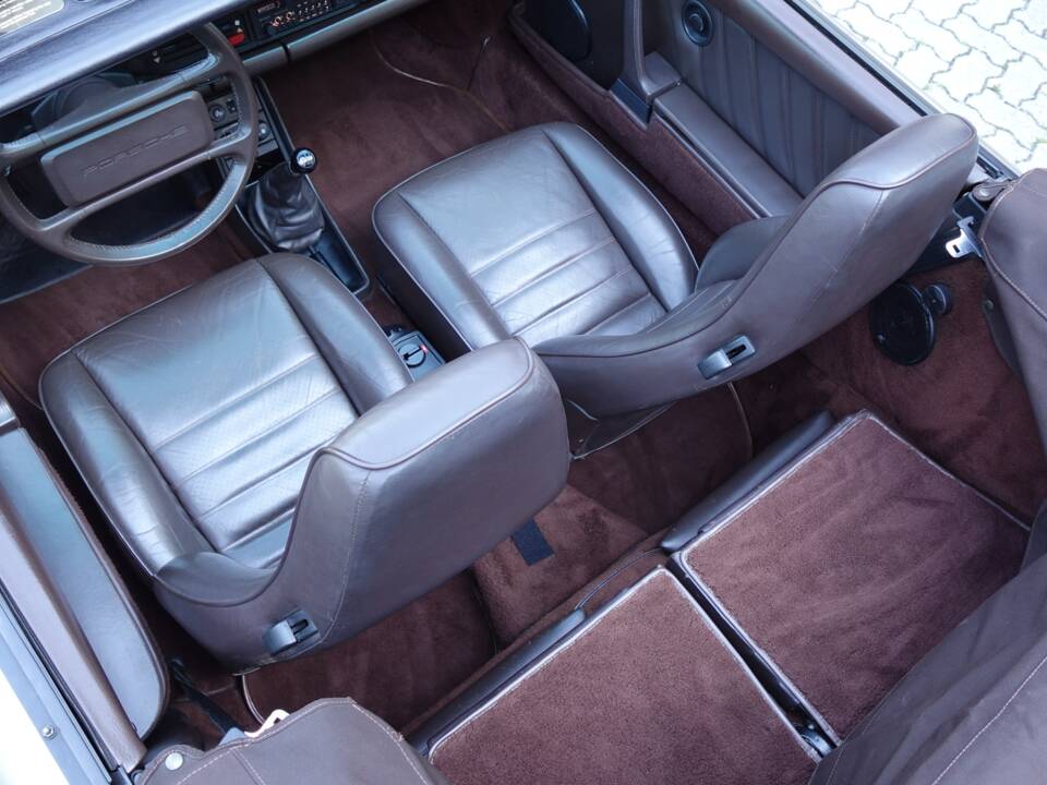 Image 30/40 of Porsche 911 Carrera 3.2 (1986)