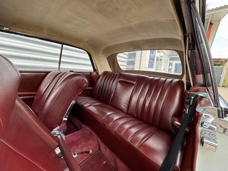 Image 8/33 of Mercedes-Benz 250 SE (1966)