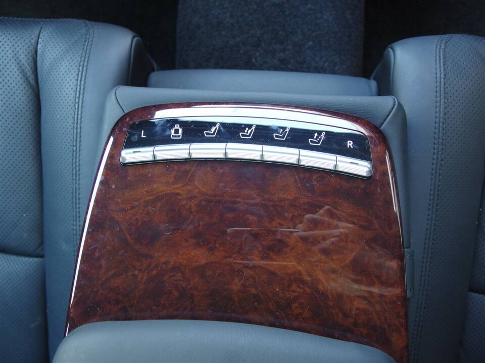 Image 56/98 of Mercedes-Benz S 500 L (2007)