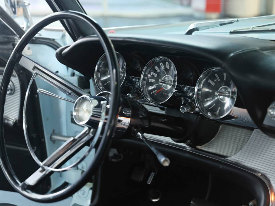 Immagine 36/50 di Ford Thunderbird (1962)