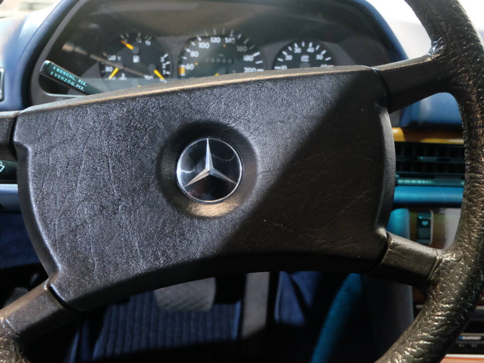 Image 20/31 of Mercedes-Benz 500 SEL (1987)