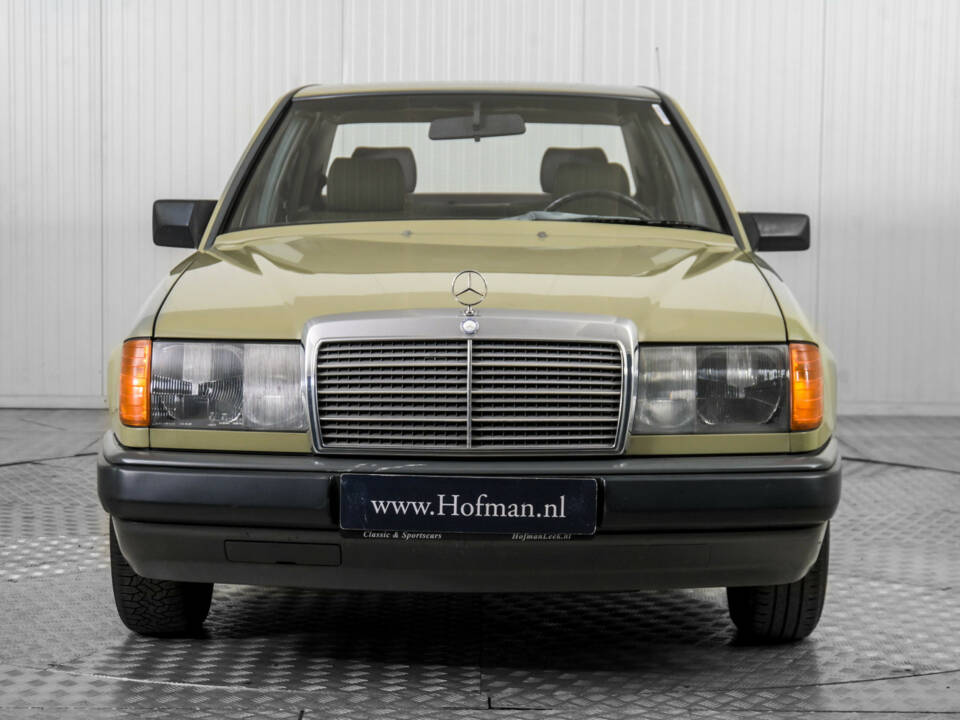 Image 14/50 of Mercedes-Benz 200 D (1986)