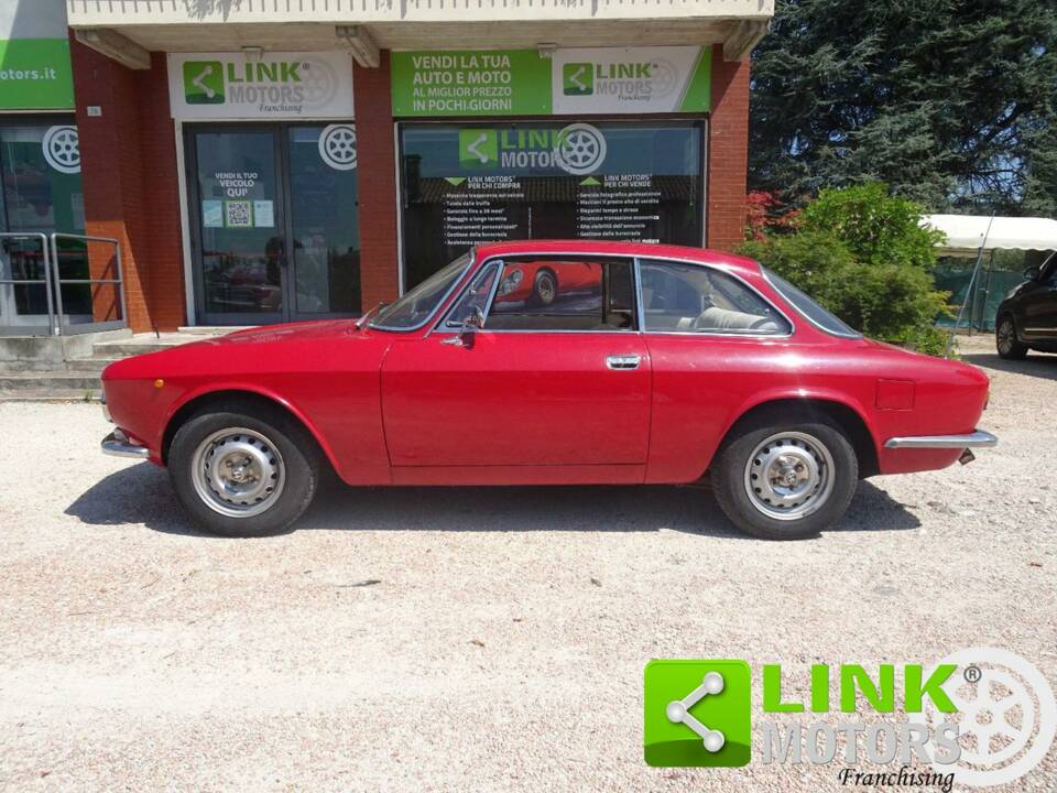 Immagine 3/10 di Alfa Romeo Giulia GT 1300 Junior (1972)