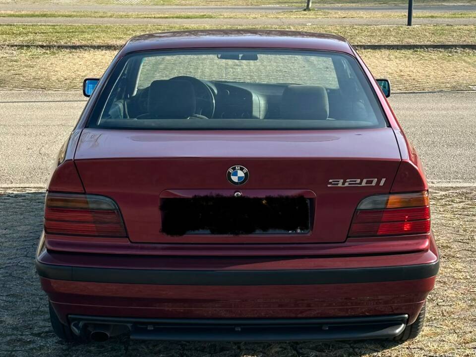 Bild 6/57 von BMW 320i (1993)