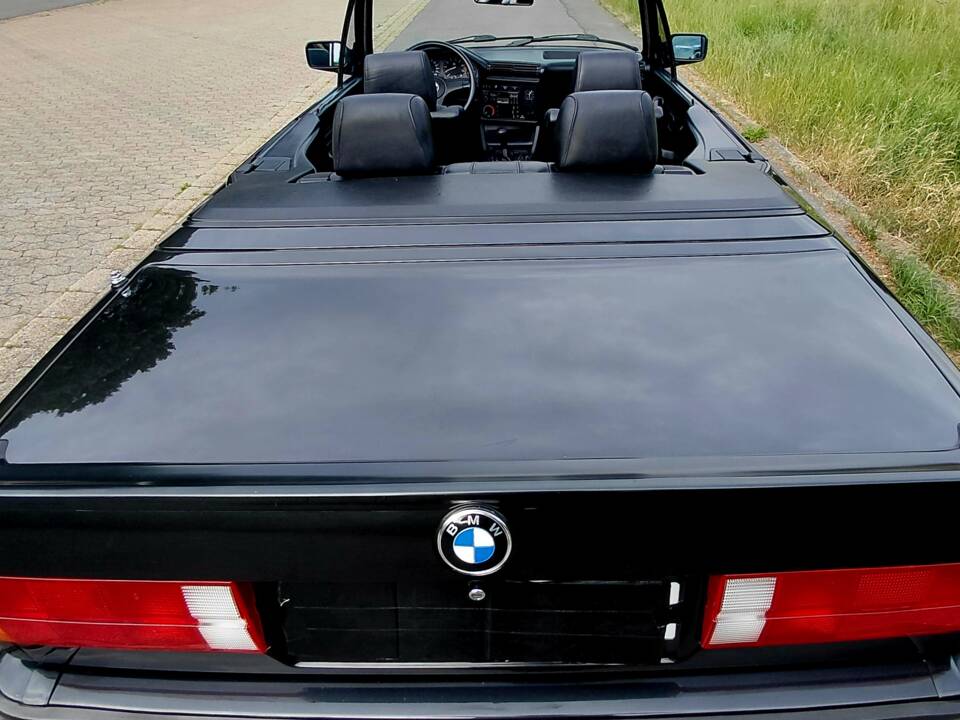 Immagine 28/53 di BMW 320i (1989)