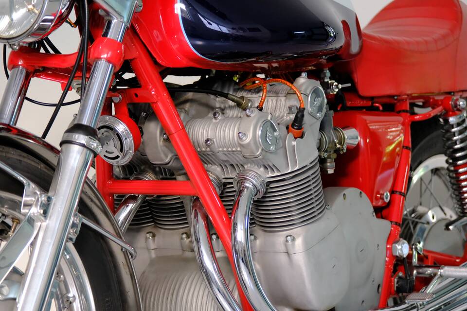 Image 40/99 of MV Agusta 750 Sport (1971)