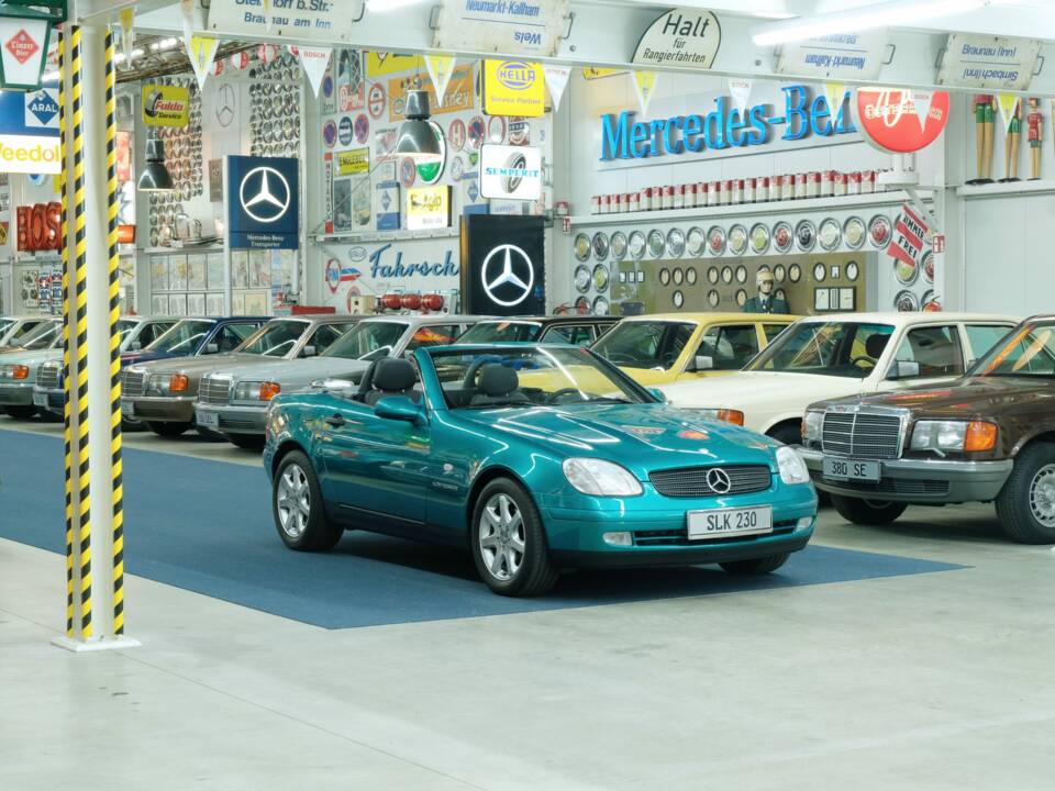 Immagine 6/50 di Mercedes-Benz SLK 230 Kompressor (1998)