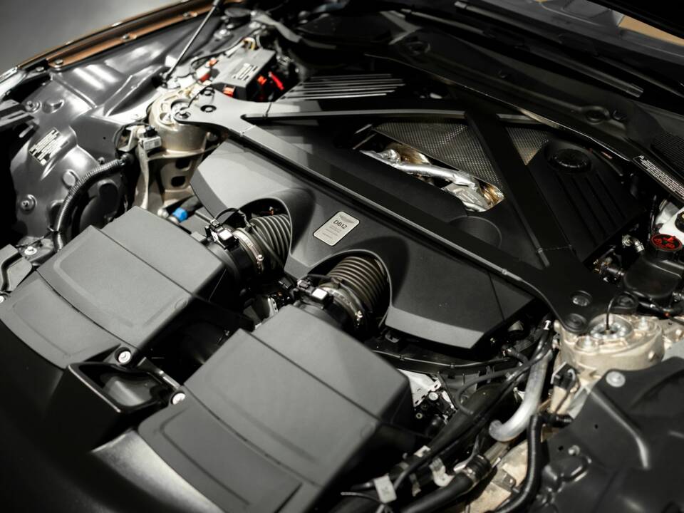 Bild 36/51 von Aston Martin DB12 Volante (2024)