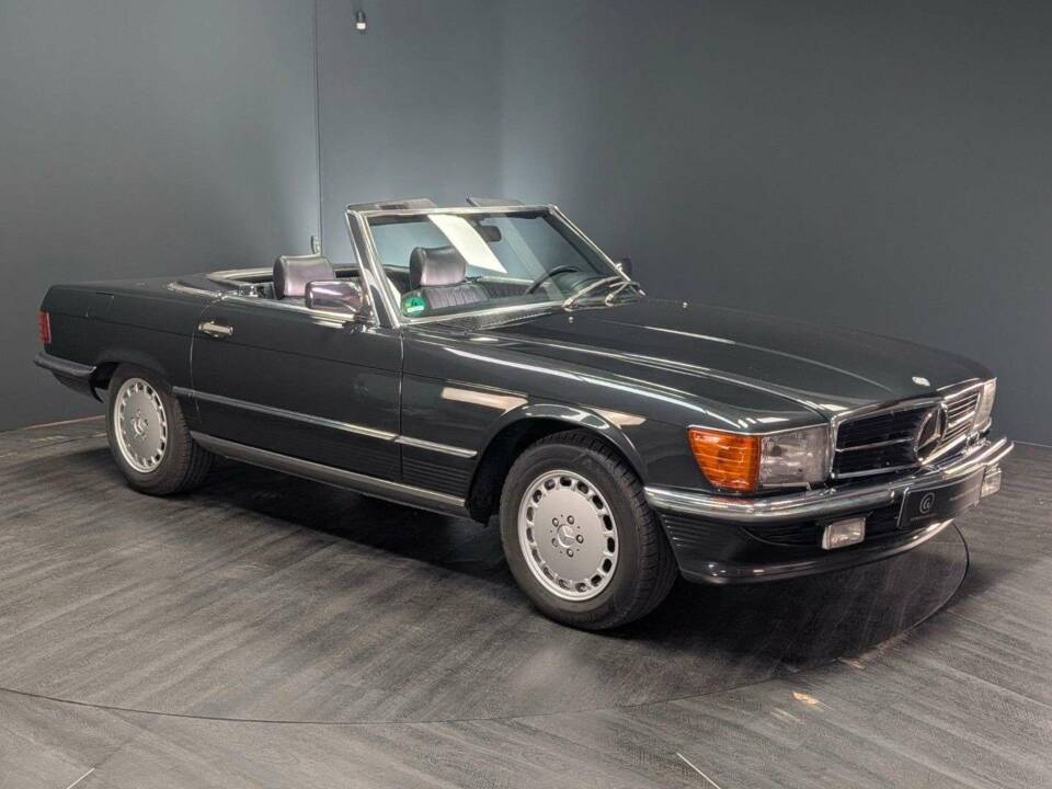 Image 7/50 of Mercedes-Benz 300 SL (1989)