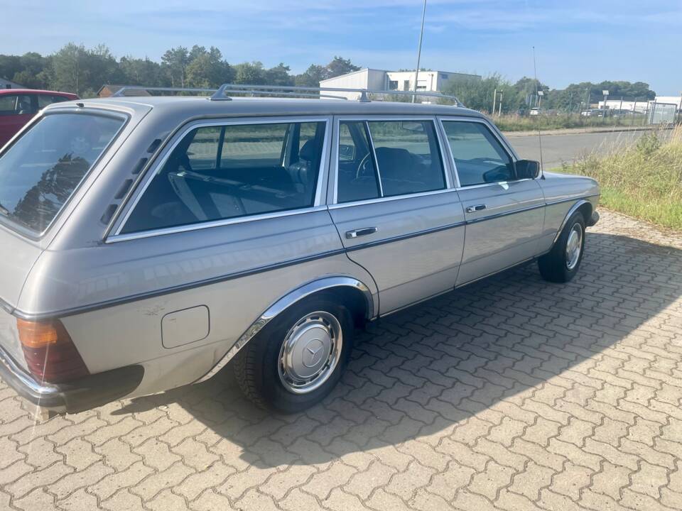 Immagine 5/19 di Mercedes-Benz 230 TE (1981)