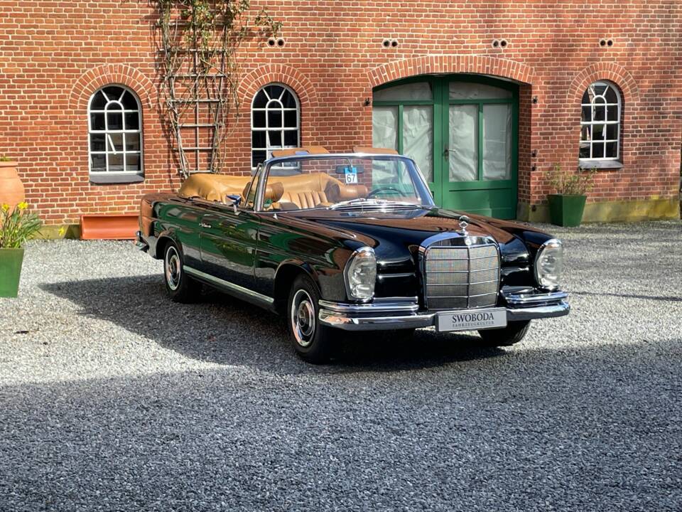 Image 6/23 of Mercedes-Benz 280 SE (1968)