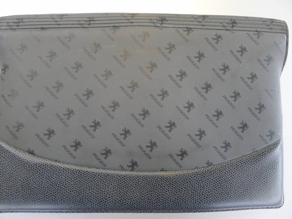 Imagen 3/32 de Peugeot 406 Coupé 2.0 16V (2000)