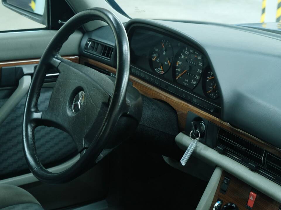 Bild 26/50 von Mercedes-Benz 300 SE (1990)