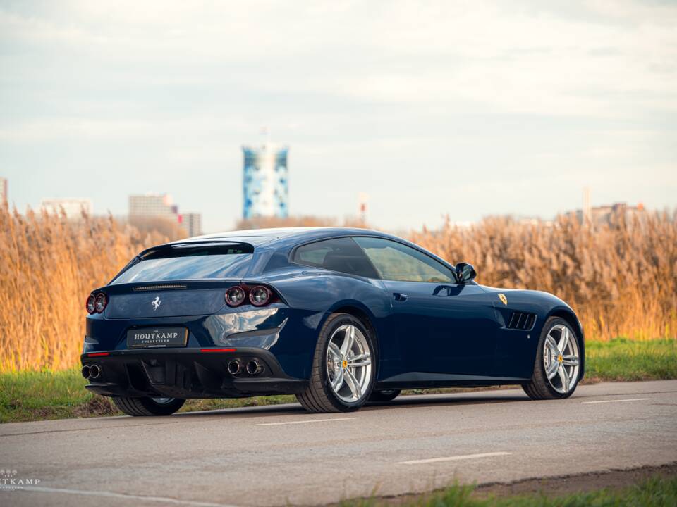 Bild 8/12 von Ferrari GTC4Lusso (2016)