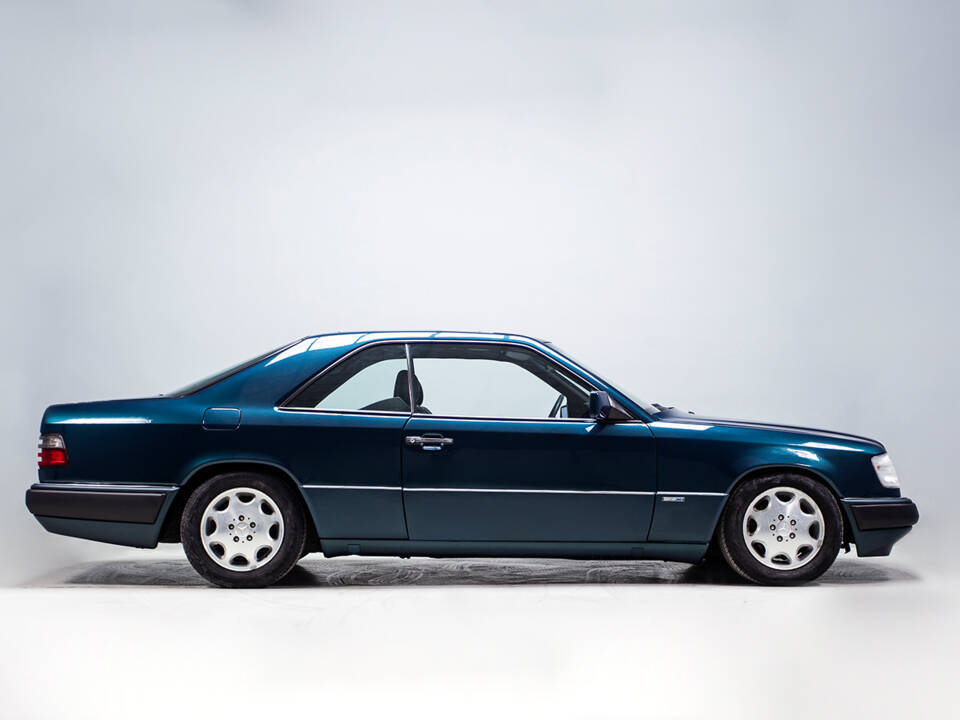 Imagen 6/29 de Mercedes-Benz E 320 (1995)