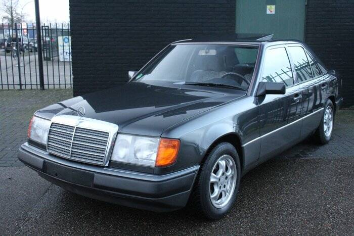 Immagine 3/7 di Mercedes-Benz 260 E (1992)