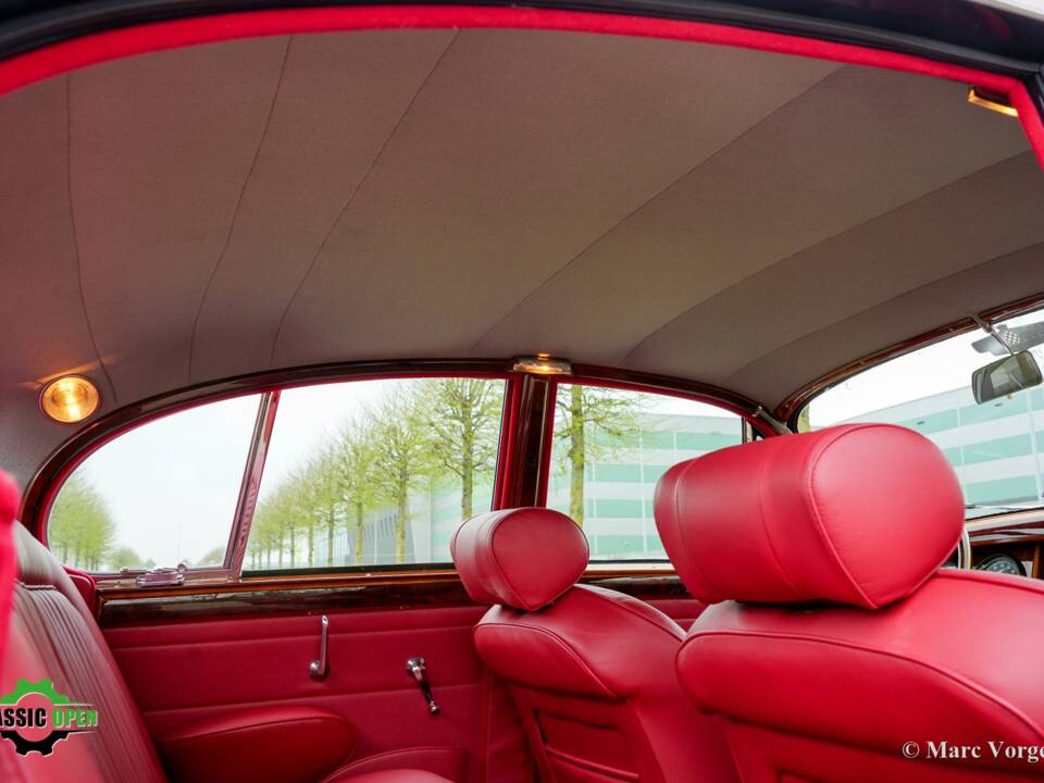 Image 15/42 of Jaguar Mk II 3.8 (1963)