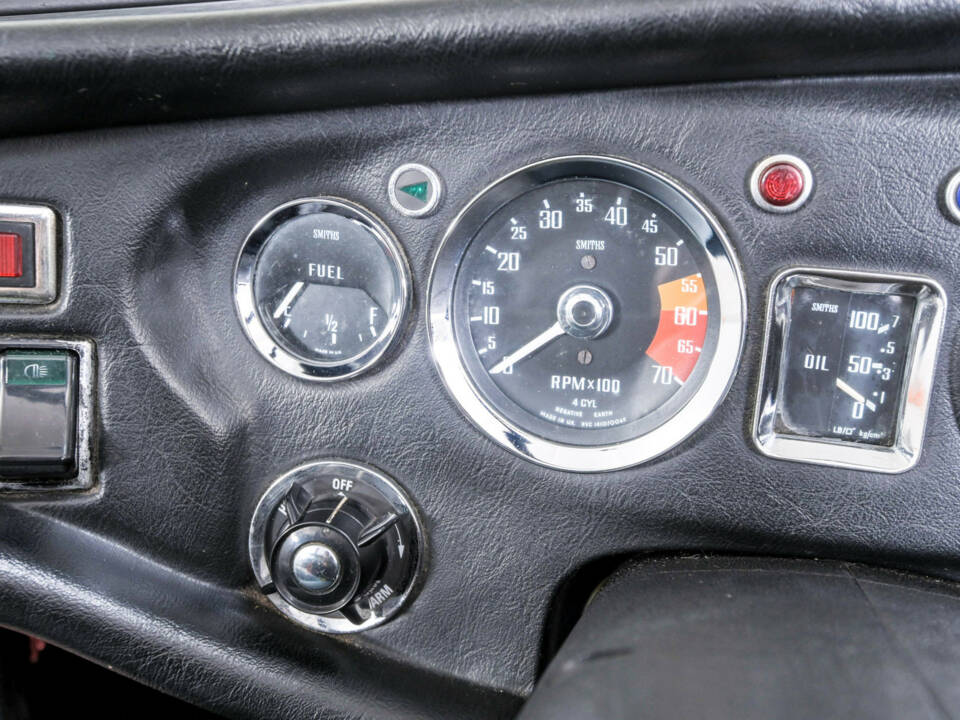 Image 16/50 of MG MGB (1976)