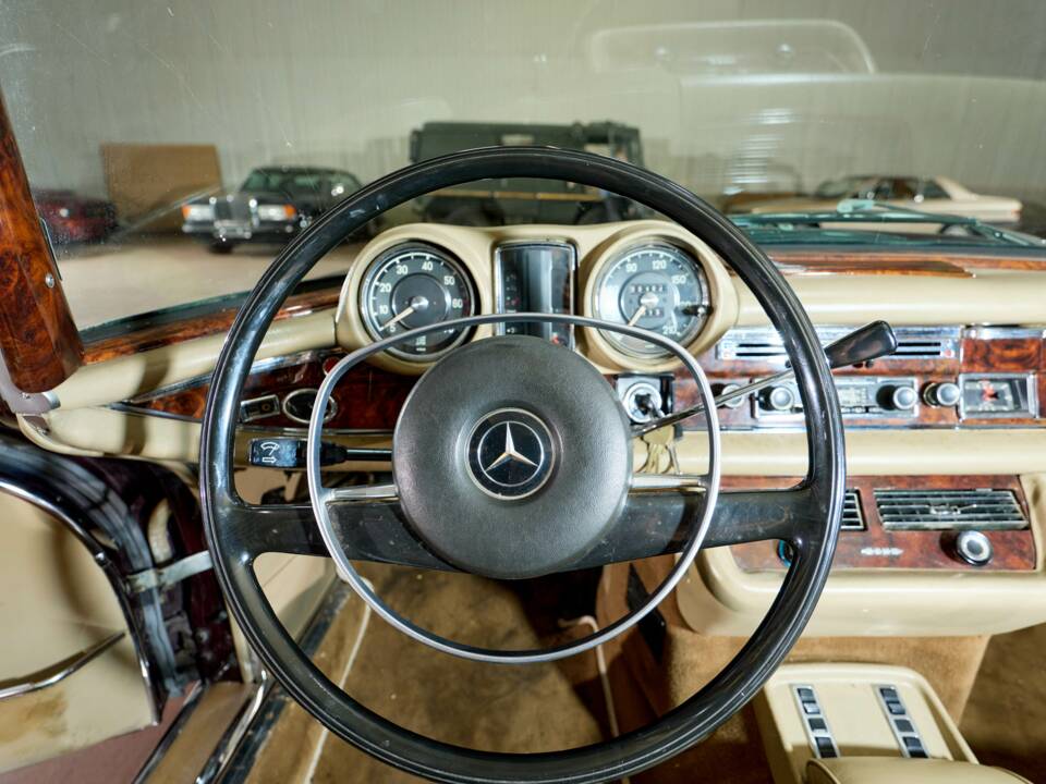 Bild 44/47 von Mercedes-Benz 280 SE (1970)