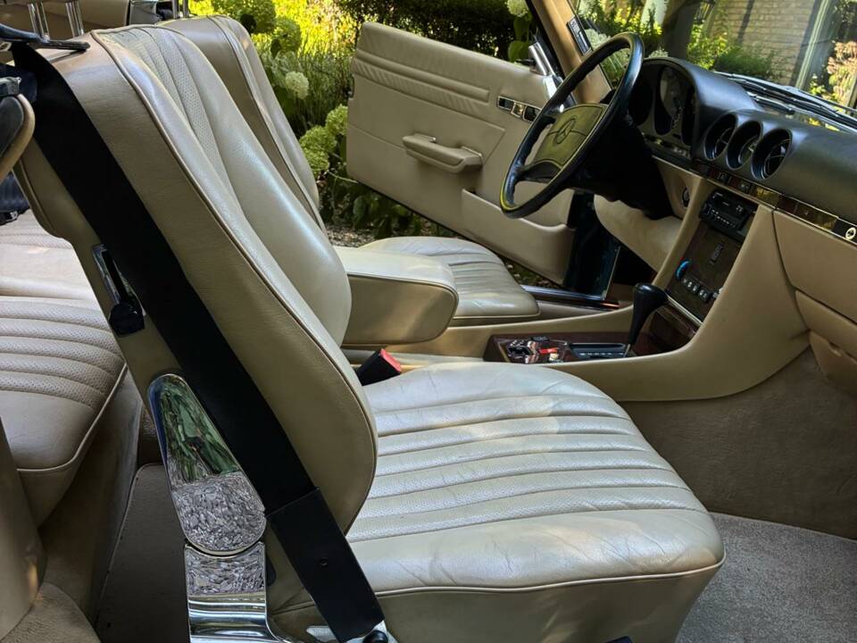 Image 18/30 of Mercedes-Benz 560 SL (1988)