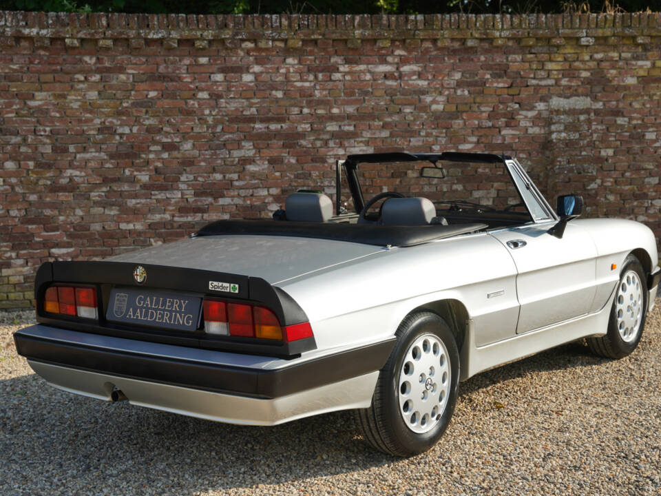 Bild 34/50 von Alfa Romeo 2.0 Spider QV (1987)