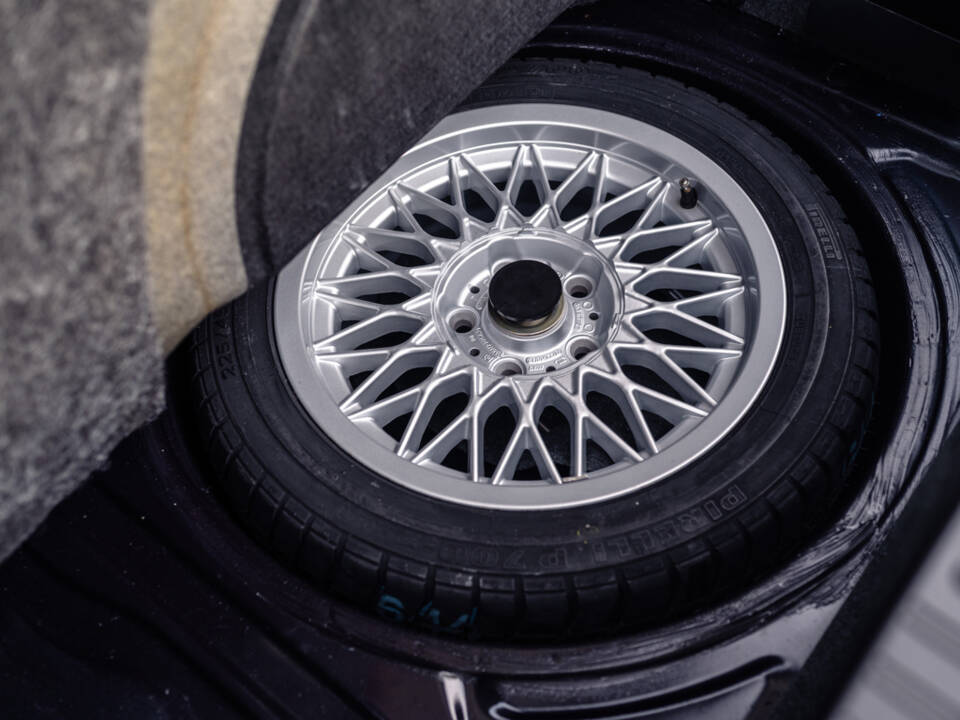 Image 42/50 de BMW M3 (1989)