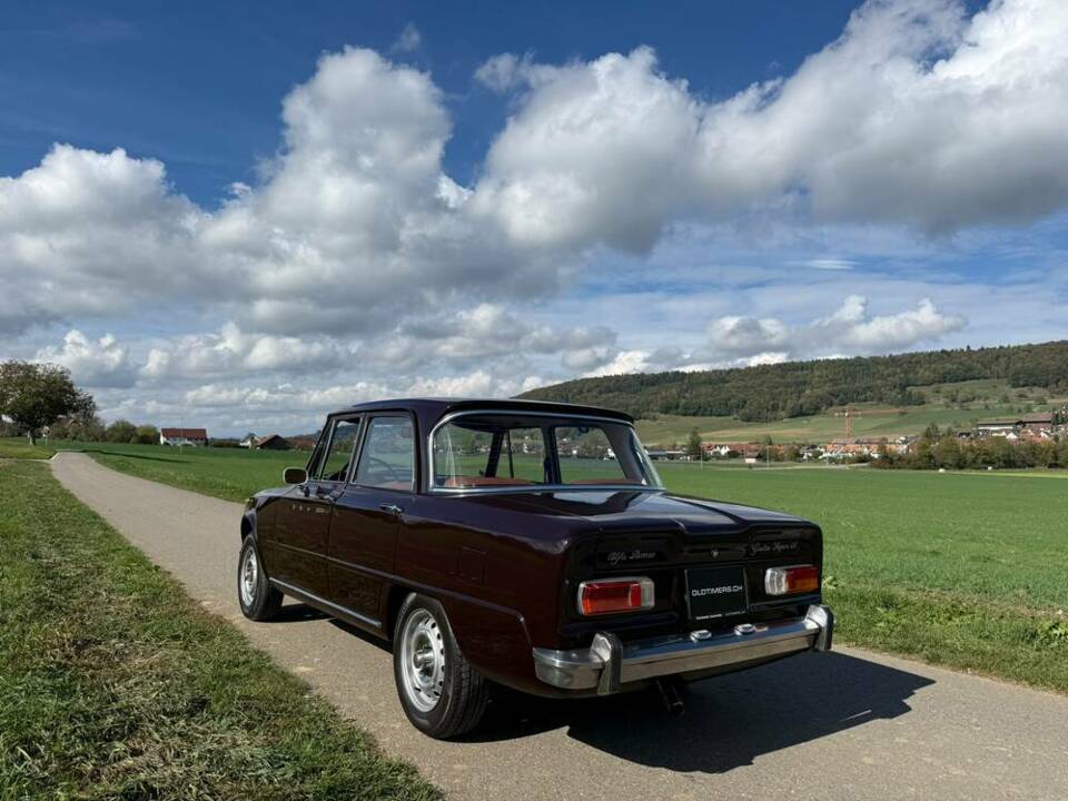 Image 2/21 of Alfa Romeo Giulia Super 1.6 (1972)