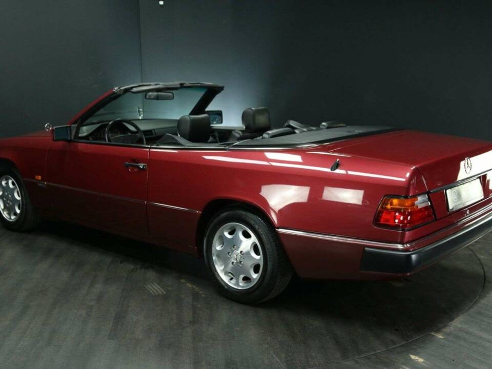 Bild 4/50 von Mercedes-Benz 300 CE-24 (1992)