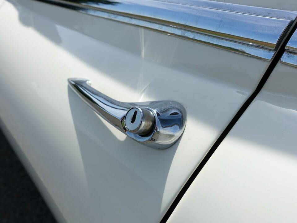 Image 26/39 de Jaguar XK-E (2+2) (1970)