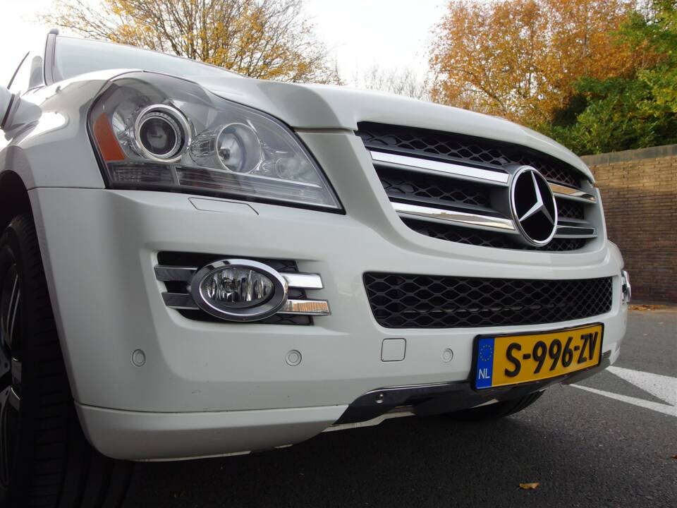 Bild 12/98 von Mercedes-Benz GL 450 4MATIC (2007)
