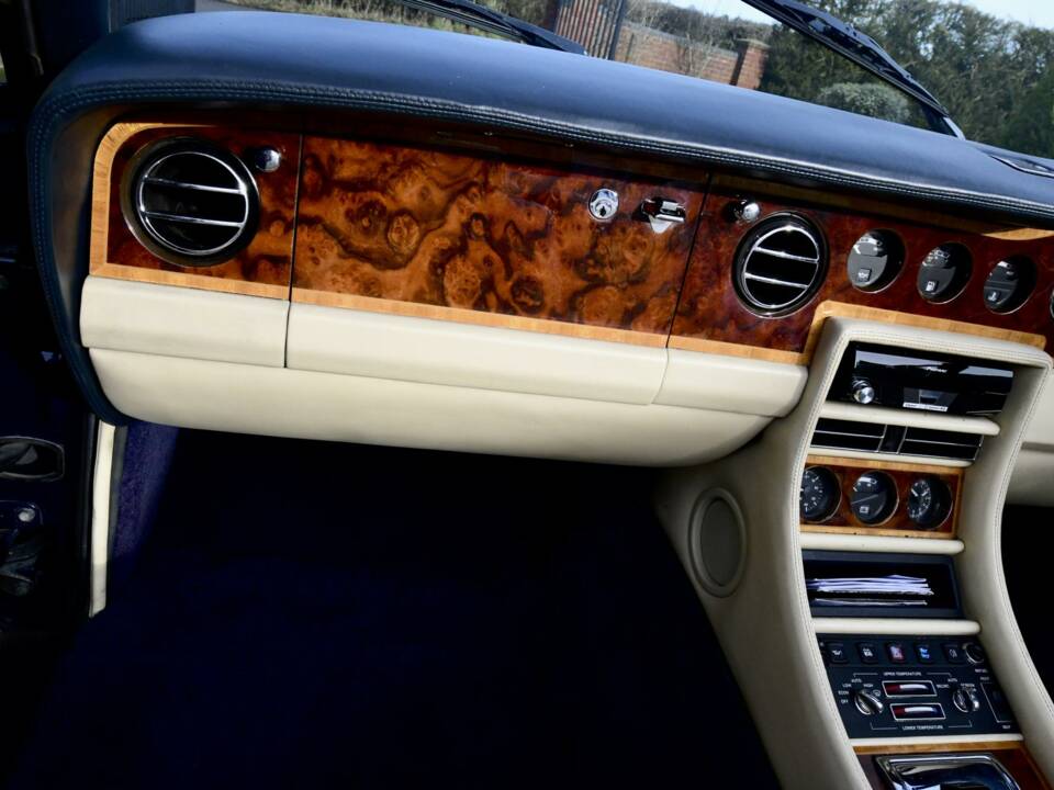 Image 37/50 of Rolls-Royce Corniche III (1990)