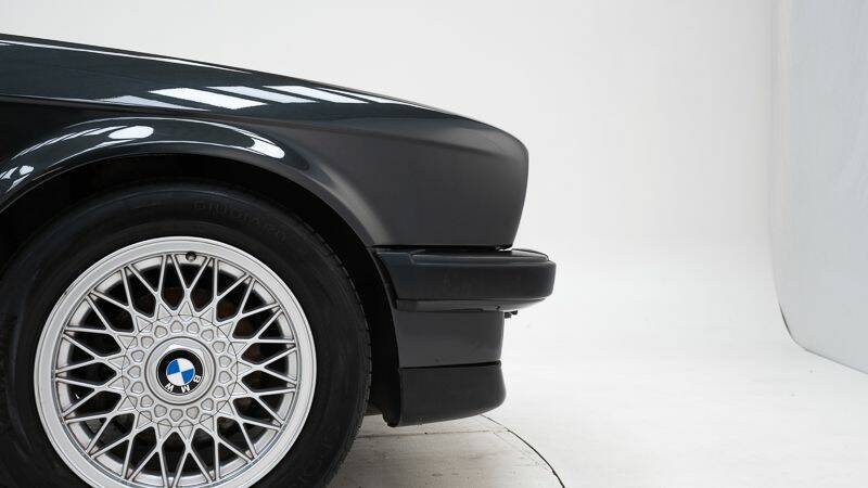 Image 12/15 of BMW 320i (1990)