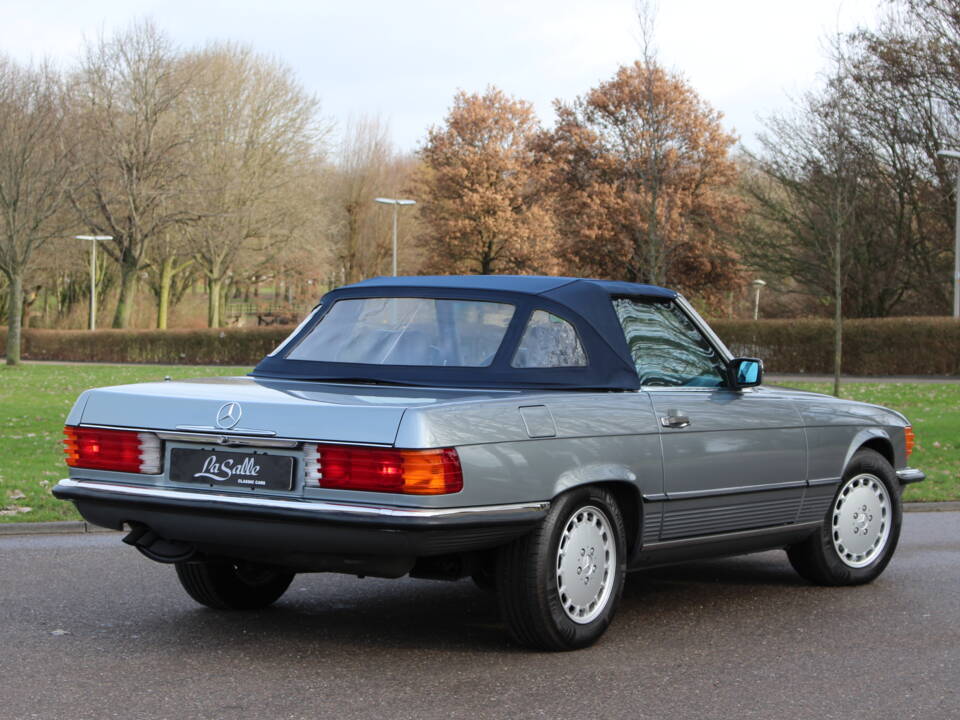 Afbeelding 26/27 van Mercedes-Benz 560 SL (1989)