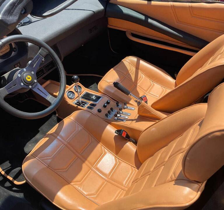 Image 8/8 of Ferrari 308 GTSi (1985)