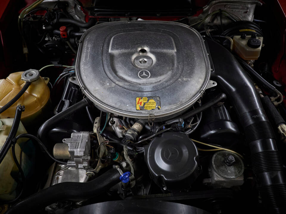 Image 67/89 of Mercedes-Benz 560 SL (1986)