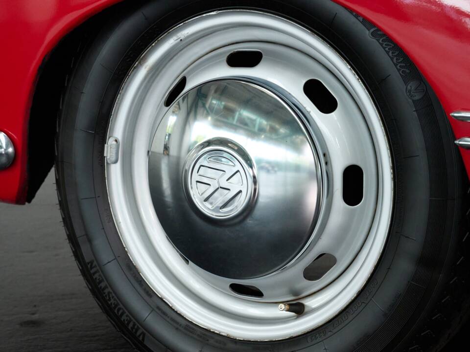 Image 34/50 of Volkswagen Karmann Ghia 1500 (1971)