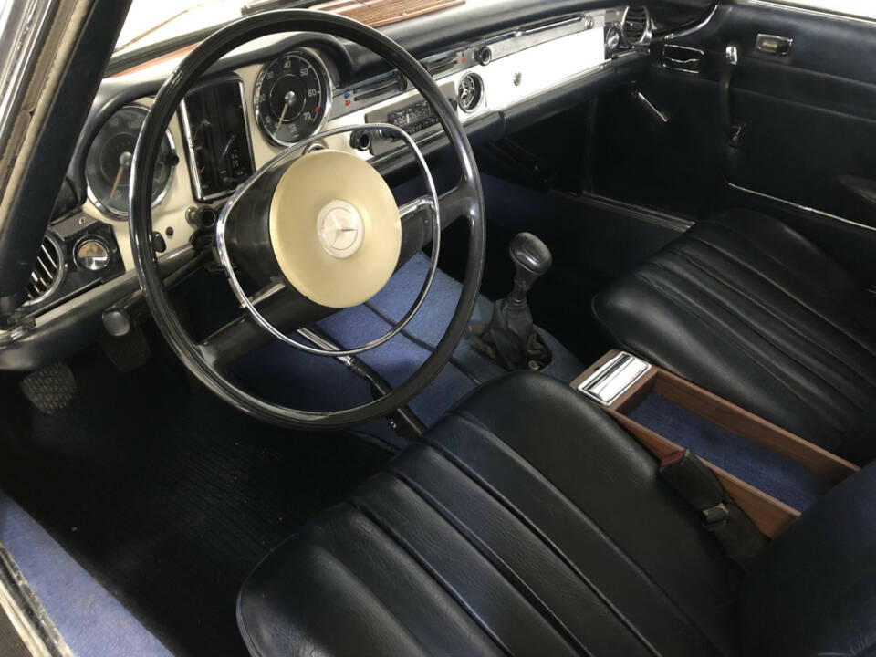 Image 16/25 of Mercedes-Benz 280 SL (1969)