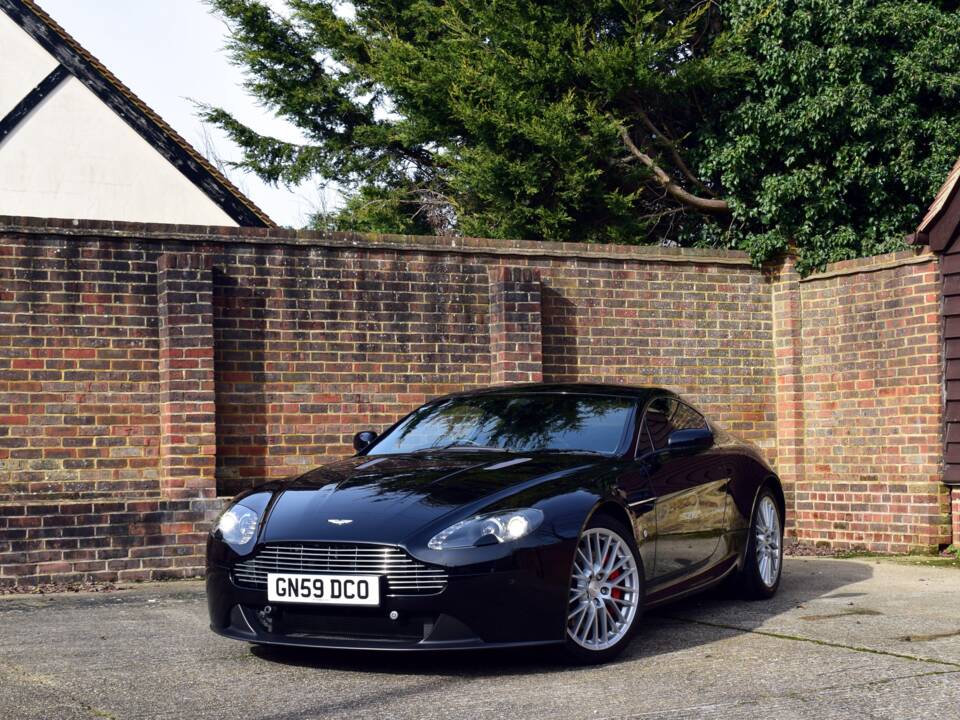 Afbeelding 49/50 van Aston Martin V8 Vantage (2009)
