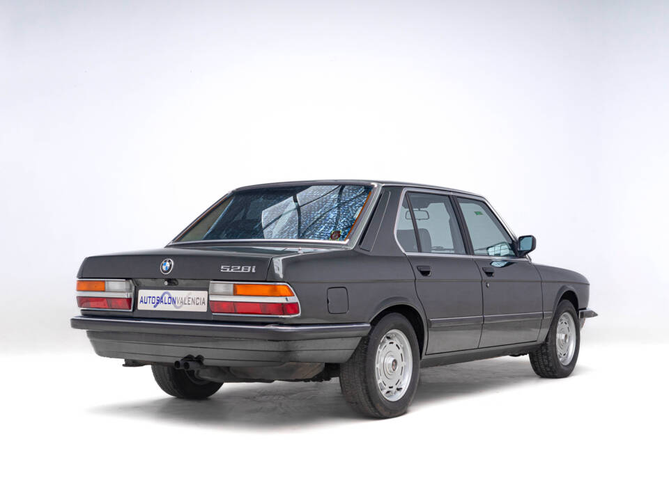 Immagine 5/43 di BMW 528i (1986)