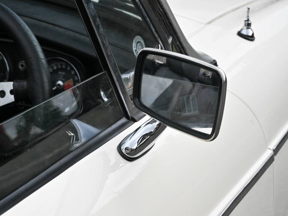 Image 30/50 of MG MGB (1972)