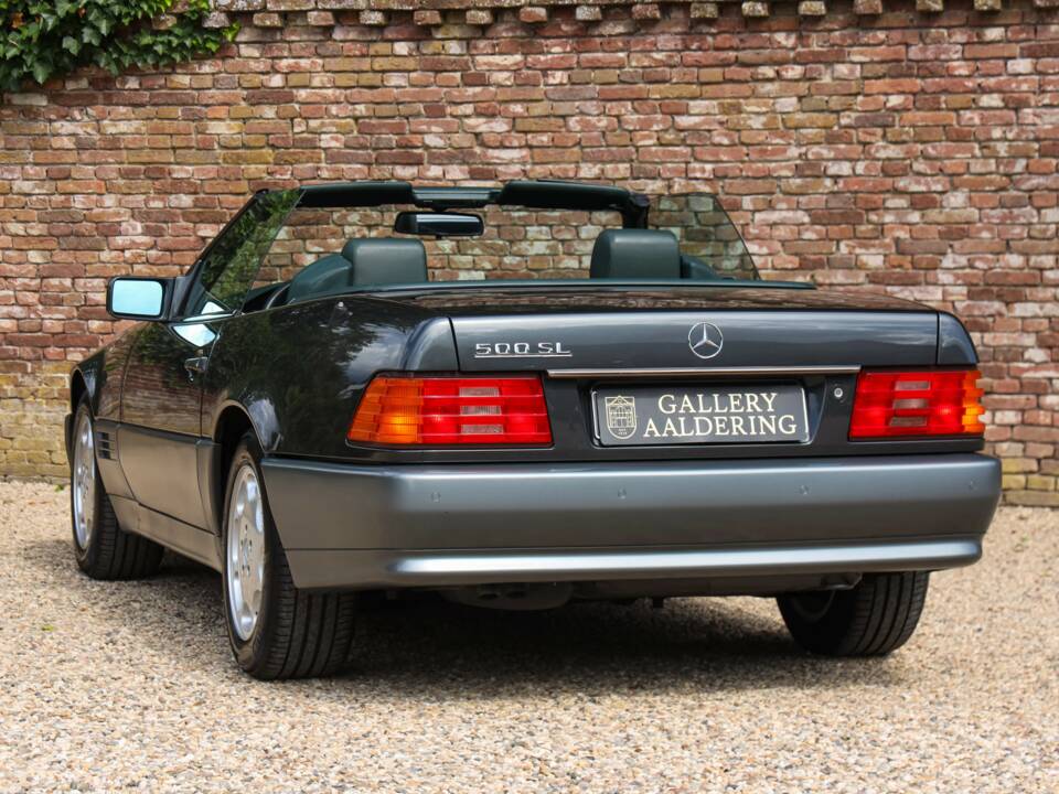 Image 2/50 of Mercedes-Benz 500 SL (1992)