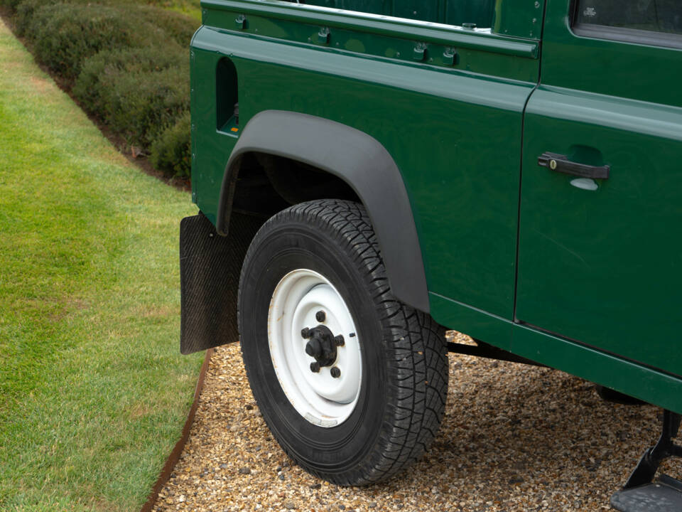 Bild 15/50 von Land Rover Defender 90 Td5 (2006)