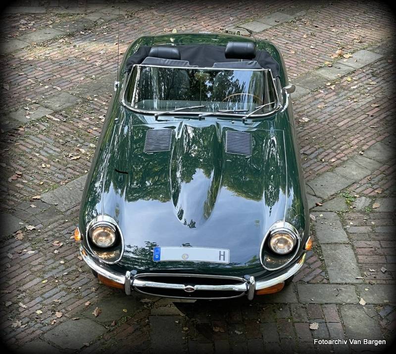 Image 31/45 of Jaguar E-Type (1971)