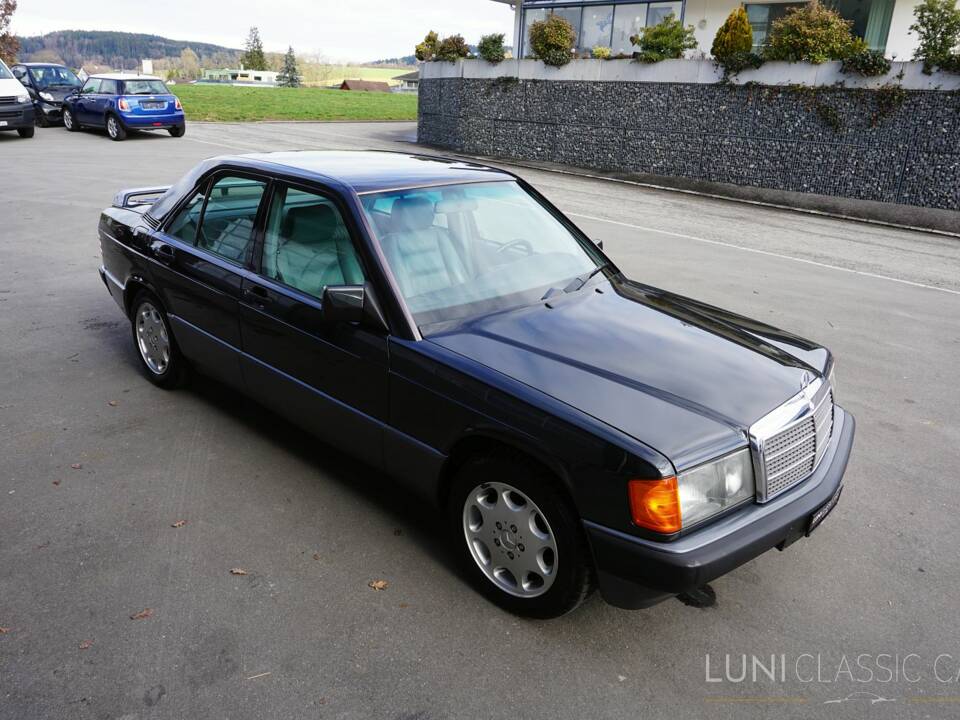 Immagine 11/47 di Mercedes-Benz 190 E 2.3 (1992)