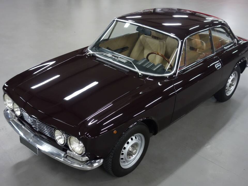 Bild 6/60 von Alfa Romeo Giulia GT 1300 Junior (1975)