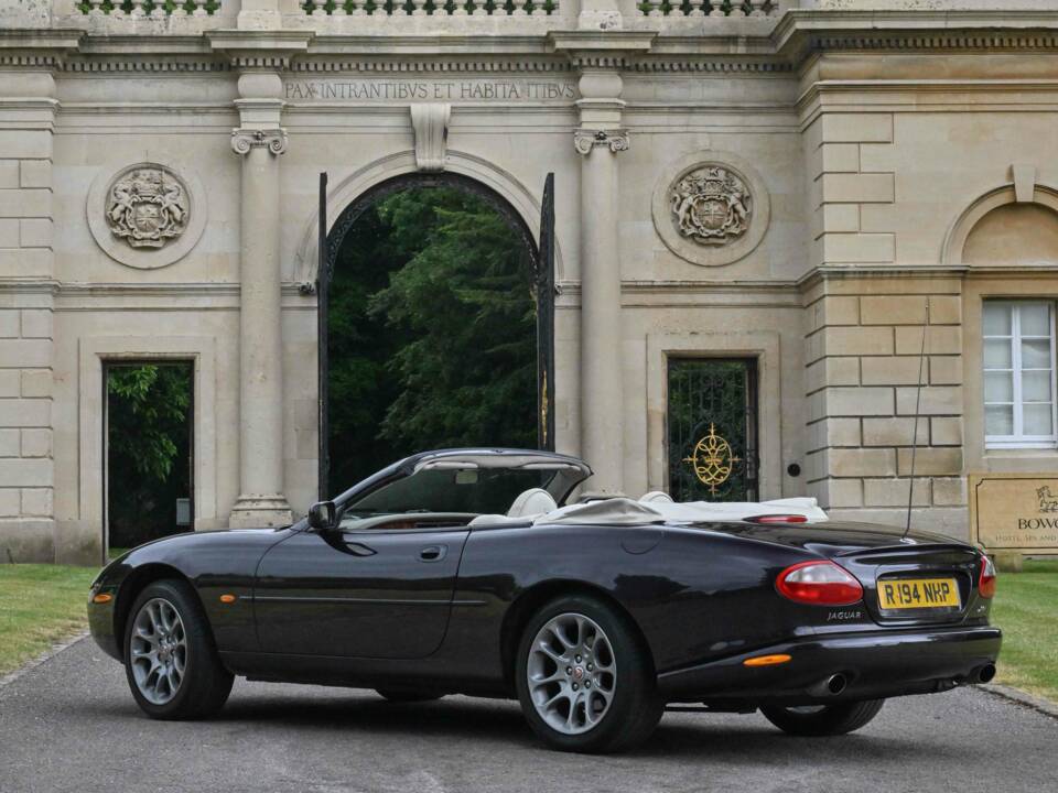 Afbeelding 39/50 van Jaguar XKR (1998)